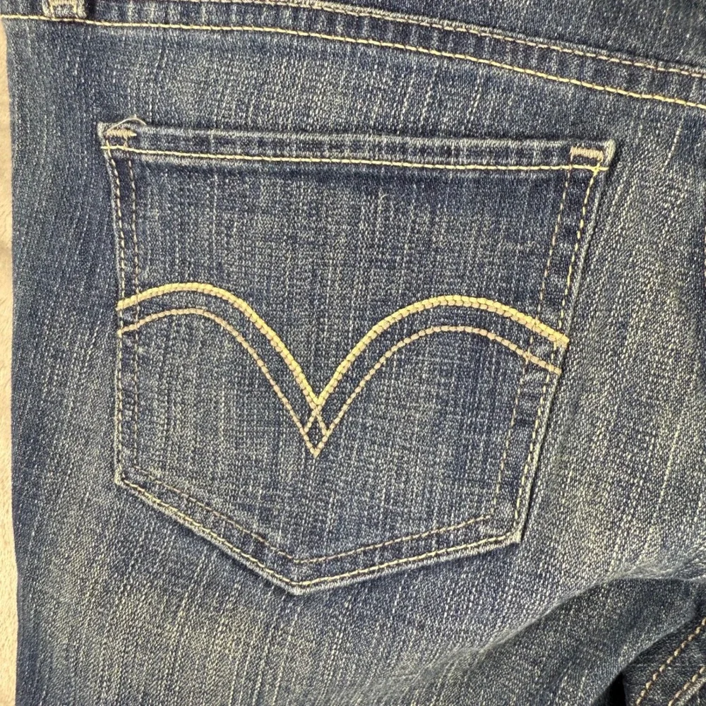 Levis‎ Straight Leg Jeans Medium Wash Blue Denim 32x33 Mid Rise Classic Casual